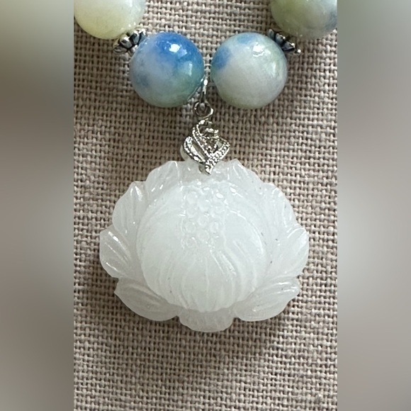 20 inch Jade and Chalcedony bead necklace NWOT - Picture 7 of 10